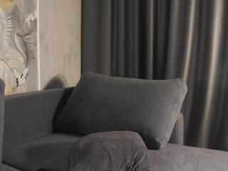 Petula Askins webcam model stream image