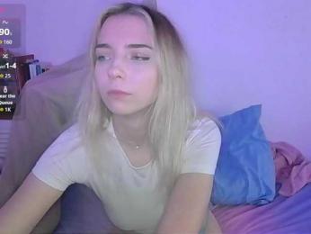 Almondmilka webcam model stream image