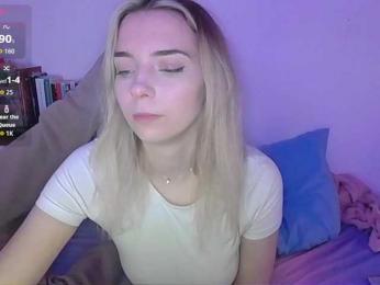 Almondmilka webcam model stream image