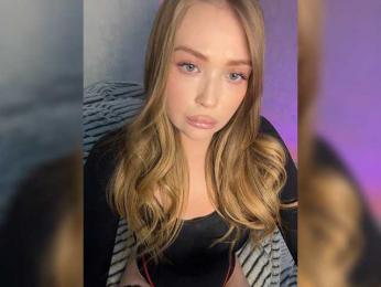 MILEDIUM webcam model stream image