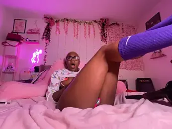 VixenCapri webcam model stream image