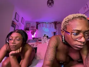 VixenCapri webcam stripchat model stream image