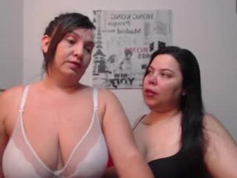 hidden_tinna webcam model stream image