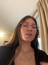 AmelieLaurent_ webcam model stream image