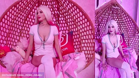 dana_more webcam model stream image