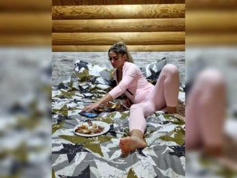 SweetCoople webcam model stream image