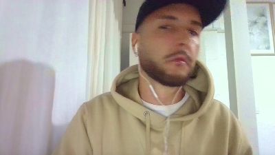 Surfer_30 webcam model stream image