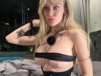 golden_alinee webcam model stream image