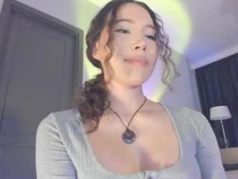 yours_meyy webcam model stream image
