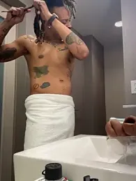 2HandsLong webcam model stream image