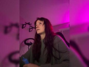 stillHer webcam model stream image