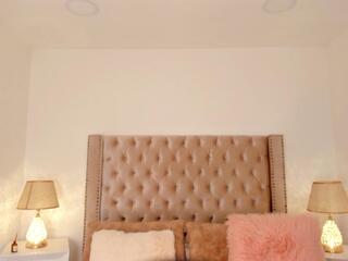 Isabella Hils webcam model stream image