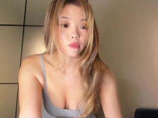 moonlovee webcam model stream image