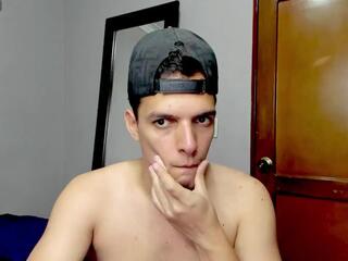 Leo Bonucci webcam model stream image