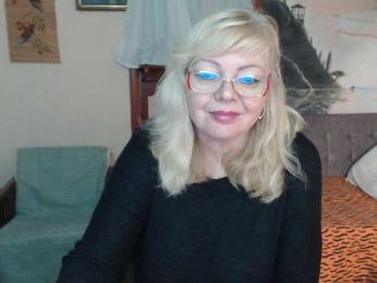 EvelynLoveShy webcam model stream image