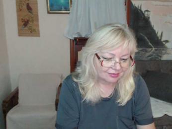 EvelynLoveShy webcam model stream image