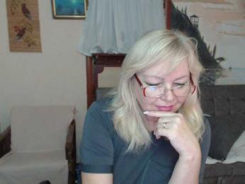 EvelynLoveShy webcam model stream image