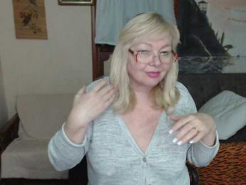 EvelynLoveShy webcam bongacams model stream image