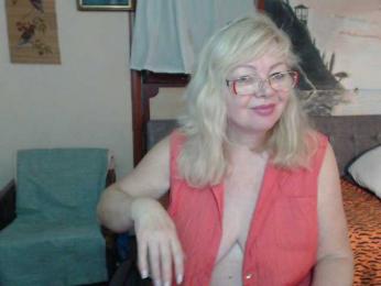 EvelynLoveShy webcam model stream image