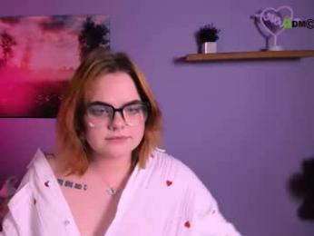 lana_shine_ webcam model stream image