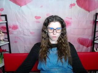 Liliana Shine webcam model stream image