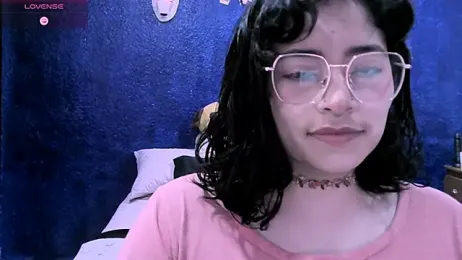 NinaYellow webcam model stream image