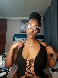 Queen-Chocolate webcam stripchat model stream image