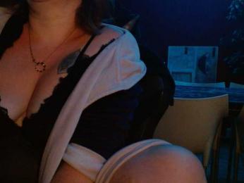 Petitoiseaucoquine webcam model stream image