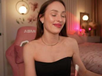 MilaLuxury webcam bongacams model stream image