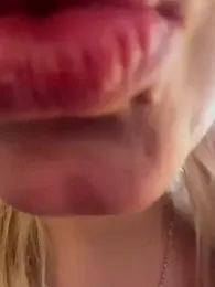 Elfi_InPublic webcam model stream image