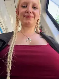Elfi_InPublic webcam model stream image