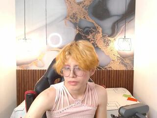 Tiim Crown webcam model stream image