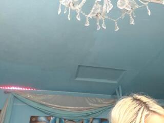 Adrianna Fox webcam model stream image