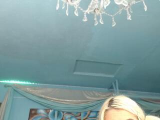 Adrianna Fox webcam model stream image