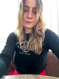 Puzdosia webcam model stream image