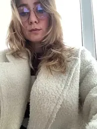 Puzdosia webcam model stream image