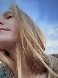 GoldenFlameGoddess webcam model stream image