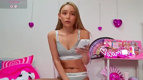 -LOCOMOCO- webcam model stream image