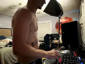 trash4cash webcam model stream image