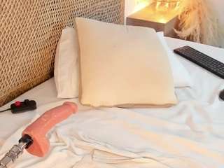 cloe-25 webcam model stream image