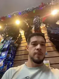 Leonardmoppet webcam model stream image