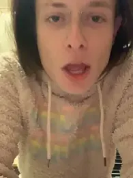 GoldenPussy1329 webcam stripchat model stream image