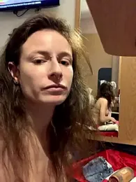 GoldenPussy1329 webcam model stream image