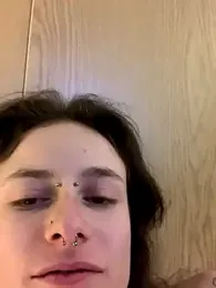 GoldenPussy1329 webcam model stream image