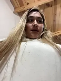 DarianaGuzz webcam model stream image