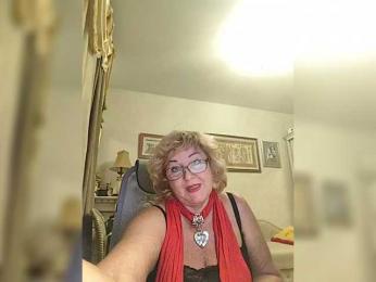 KarinkaSweet webcam model stream image