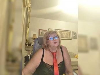 KarinkaSweet webcam model stream image