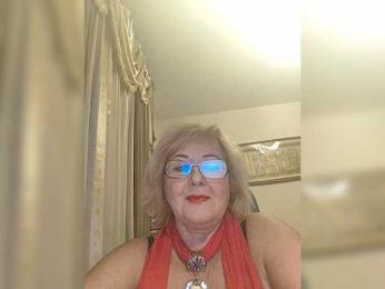 KarinkaSweet webcam model stream image