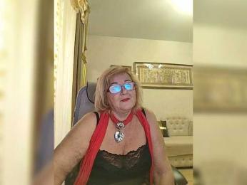 KarinkaSweet webcam model stream image