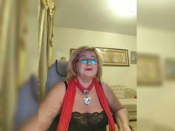 KarinkaSweet webcam model stream image